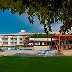 فندق Zoes & 3*