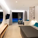 فندق Zoes & فاليراكي