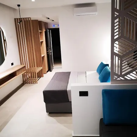 Zoes & Otel