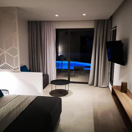 Zoes & Otel 3*