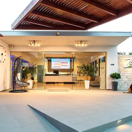 Zoes & Otel Faliraki