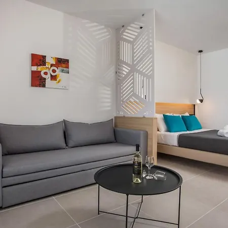 Zoes & Otel