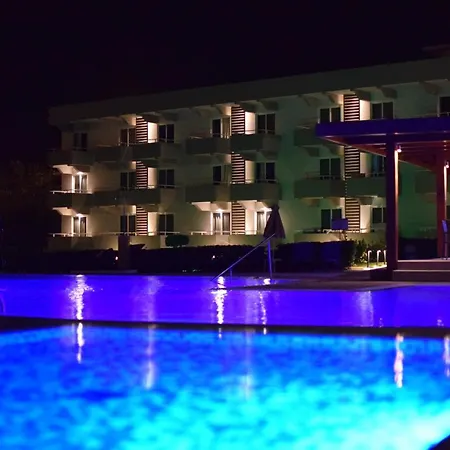 Otel Zoes & 3*