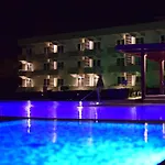 Otel Zoes & 3*