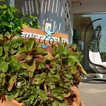 Zoes & Otel