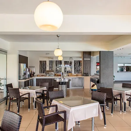 Hotel Zoes & 3*