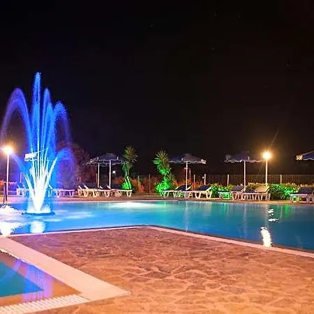 Zoes & فندق 3*