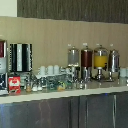 Zoes & Hotel