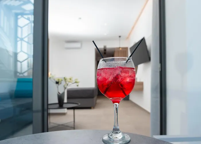 فندق Zoes & فاليراكي