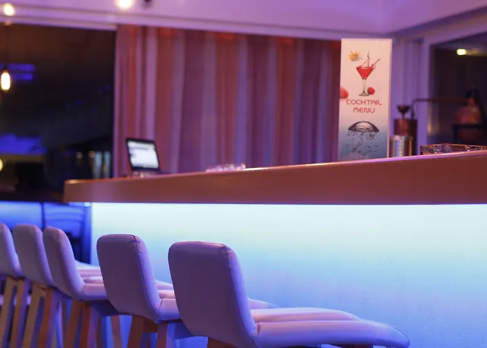 Zoes & فندق فاليراكي