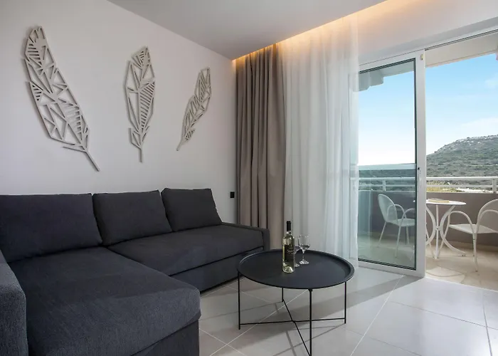 Zoes & فاليراكي