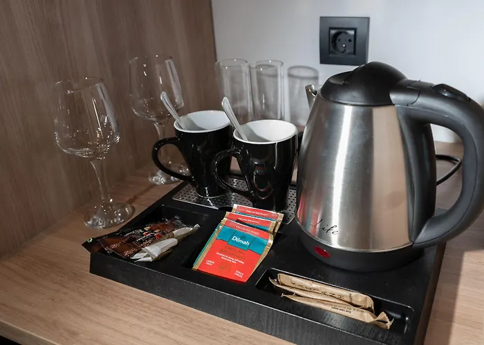 Zoes & Hotell 3*